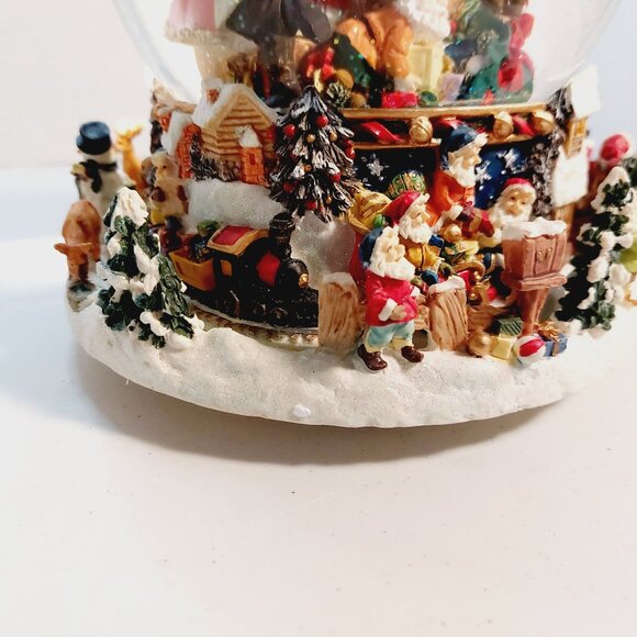 Kirkland Musical Waterglobe with Revolving Base ~ Jolly Old Saint Nicholas - Picture 9 of 11